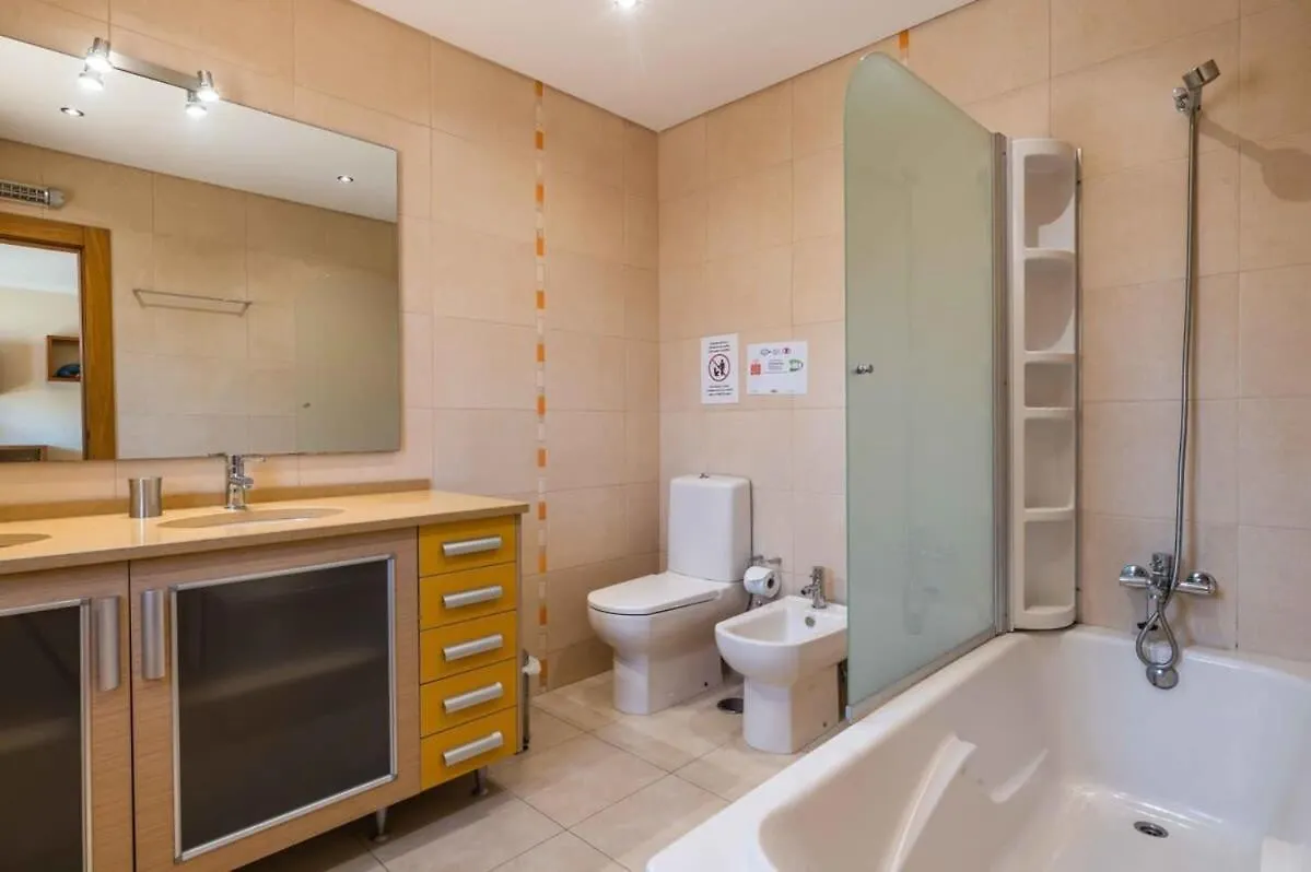 Villa Hugo - Bright Modern Walk To Restaurants Albufeira