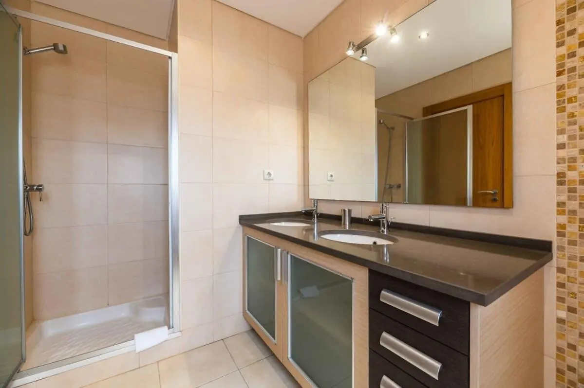 Villa Hugo - Bright Modern Walk To Restaurants Albufeira 0*,  Portugal