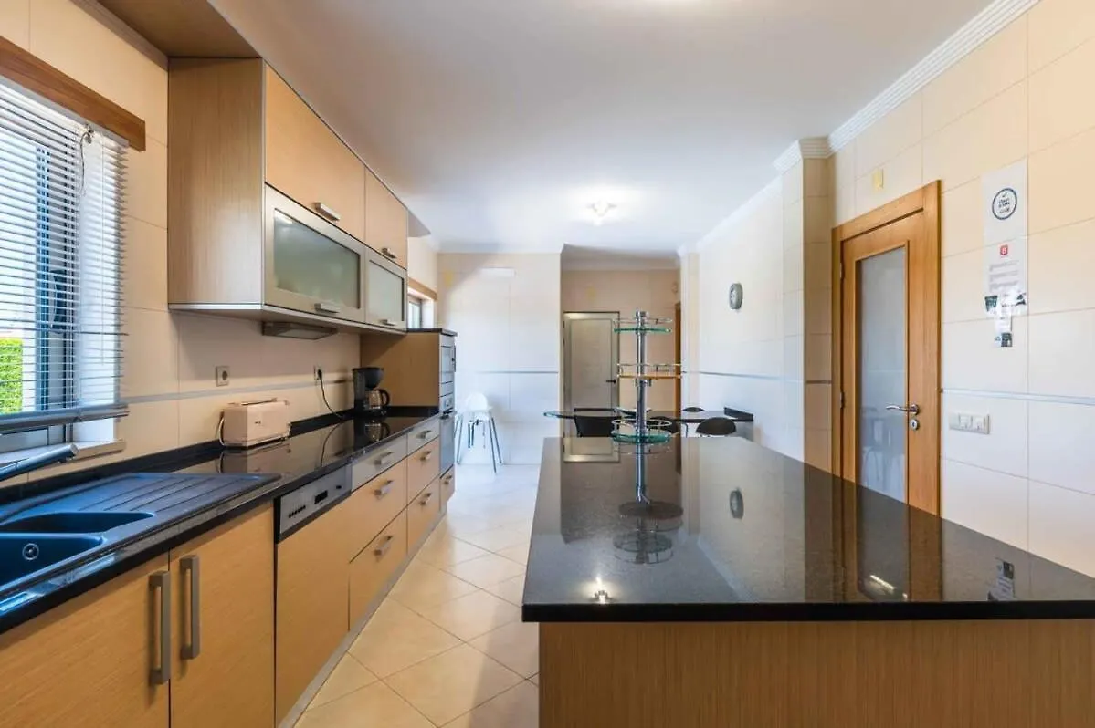 Villa Hugo - Bright Modern Walk To Restaurants Albufeira Holiday home