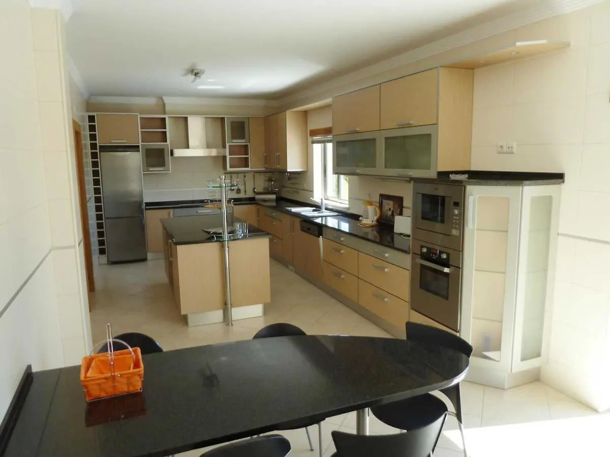 Villa Hugo - Bright Modern Walk To Restaurants Albufeira