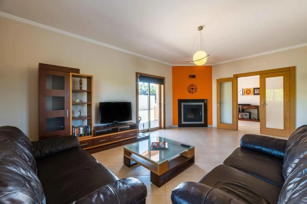 Villa Hugo - Bright Modern Walk To Restaurants Albufeira Holiday home