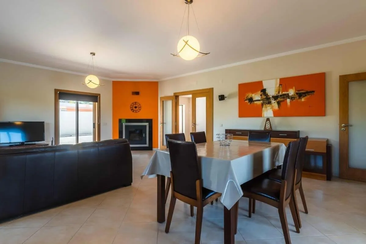Semesterbostad Villa Hugo - Bright Modern Walk To Restaurants Albufeira