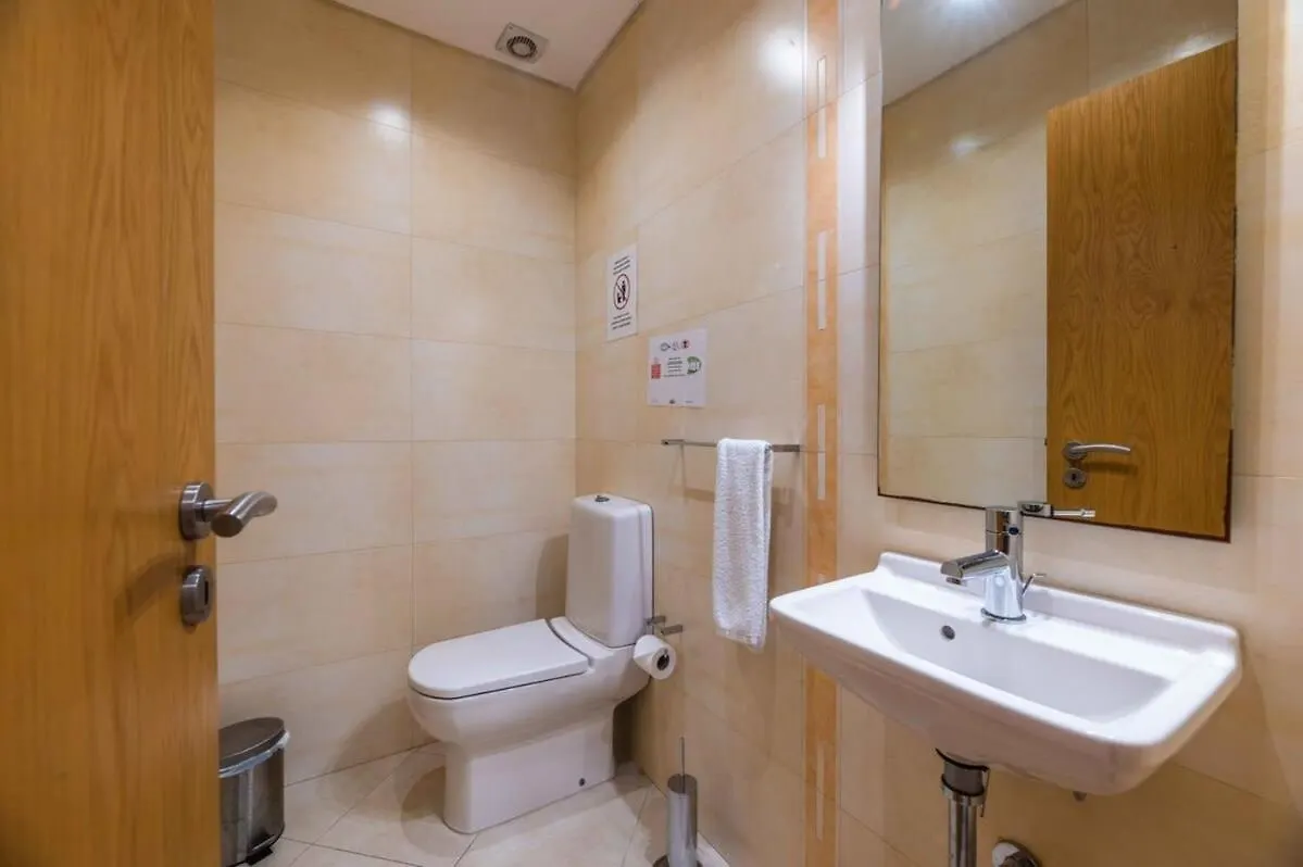 Villa Hugo - Bright Modern Walk To Restaurants Albufeira Semesterbostad