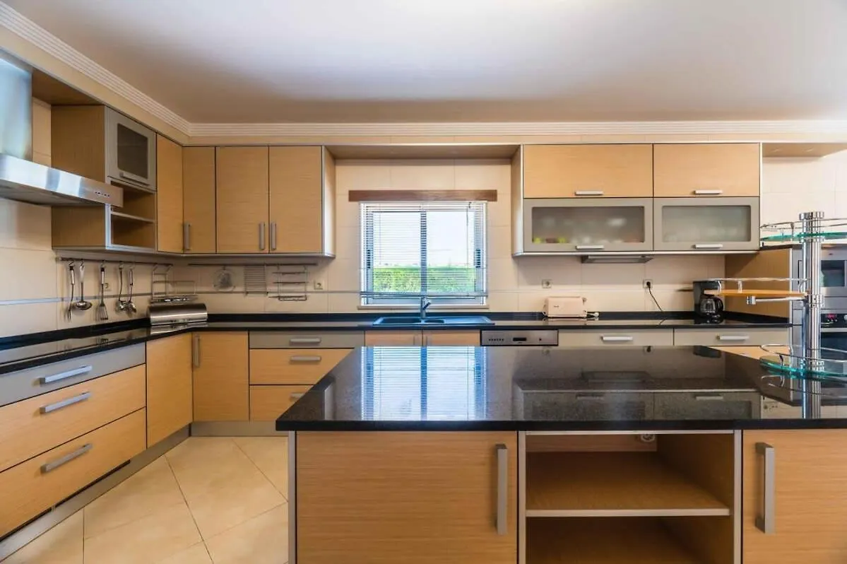 Villa Hugo - Bright Modern Walk To Restaurants Albufeira Portugal